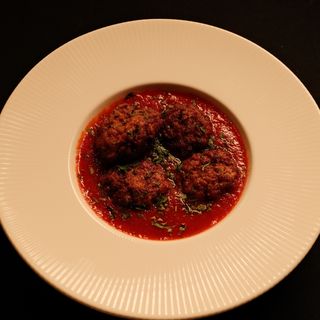 Chiftele de porc cu sos de ardei copt