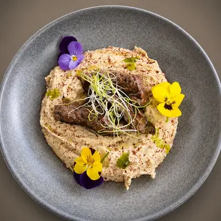 Humus cu mușchi de vită