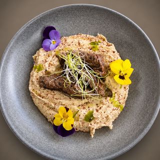 Humus cu mușchi de vită