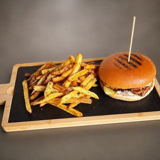 Burger de pui cu cartofi prăjiți 400g