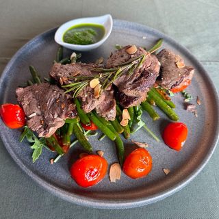 NOU! TAGLIATA DE VITĂ CU FASOLE VERDE