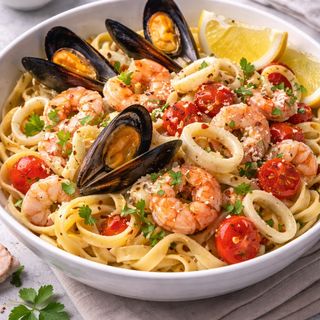Tagliatelle cu fructe de mare