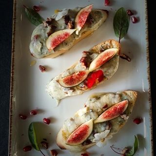CROSTINI CU SMOCHINE