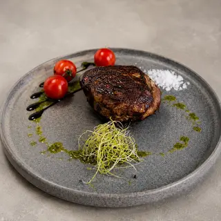 MUȘCHI DE VITĂ CU SOS DE CHIMICHURRI