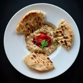 NOU! HUMUS AFUMAT