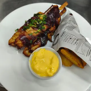HOISIN-GLAZED CHICKEN SKEWERS / FRIGĂRUI DE PUI GLAZURATE CU HOISIN