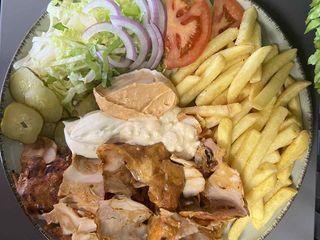 Shawarma de pui la farfurie