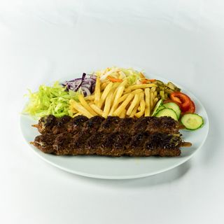 Adana Kebap la Farfurie