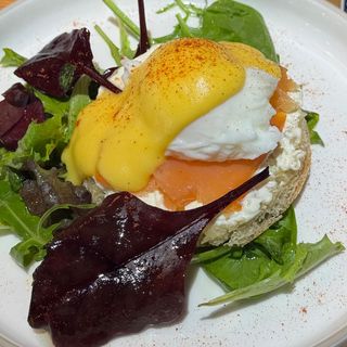 Benedict eggs - somon & cream cheese