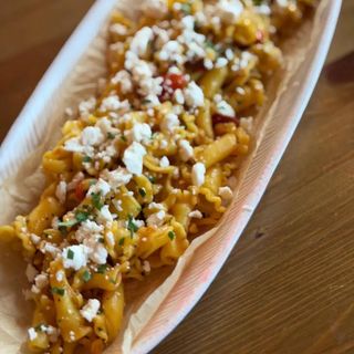 Campanelle cu rosii si branza de capra