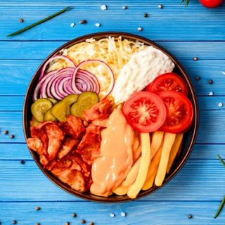 Gyros de pui la farfurie cu pită Grecească