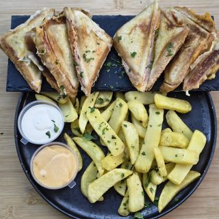 Duo Toast cu Salam uscat ( 2 persoane )