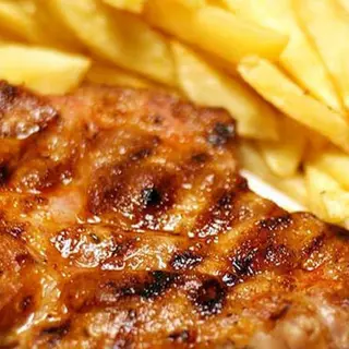 Ceafa de porc cu cartofi prajiti