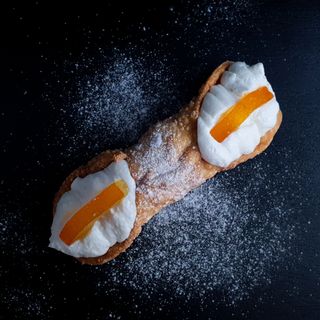 Cannolo cu portocală confiată