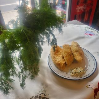 Plăcintă cu brânză și mărar