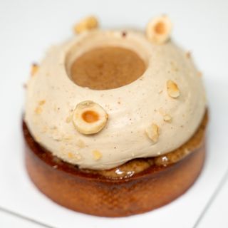 Tarta cu pralina si alune de padure