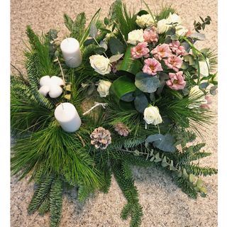 Coroana funerara cu lumânări