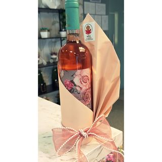 Vin Rose cu Ambalaj Luxury & Fundiță