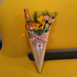 Love in Bloom Rosé– flori & vin in con