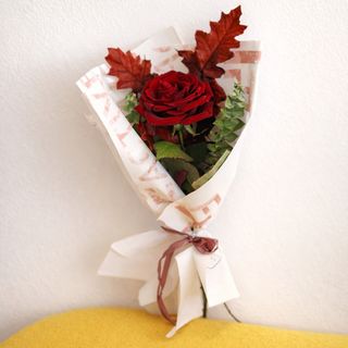 Mini Buchet – Trandafir Roșu Elegant