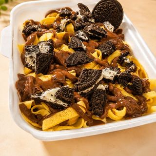 Clatite cu Nuttela si Biscuiti Oreo
