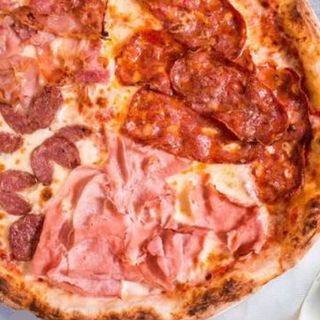 Pizza Quatro Carni mega