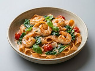Papardelle e gamberi sos rose