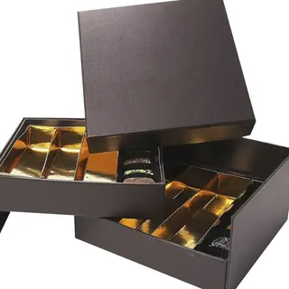 BROWN CUBE - CUTIE CU PRALINE BELGIENE VALENTINO 360G Categorie: