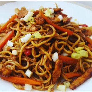 Noodles cu porc