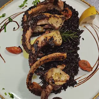 Caracatița la plita cu orez negru