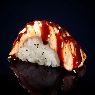 Nigiri cu somon flambat