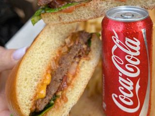 SPICY AMERICAN 285G+COCA COLA DOZA