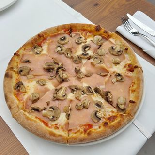 PIZZA PROSCIUTTO E FUNGHI
