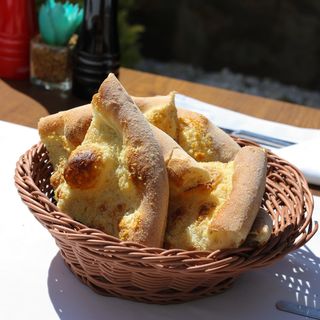 FOCACCIA CON PARMIGIANO