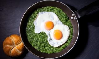 Meniu Spanac cu ochiuri