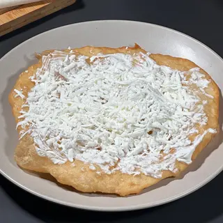 Langos branza telemea si smantana