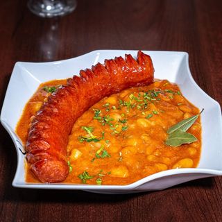 Iahnie de fasole cu carnat