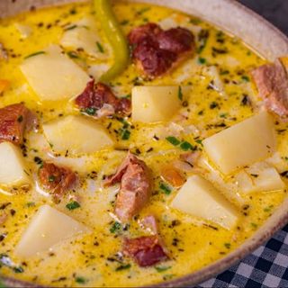 Ciorbă de cartofi cu ciolan