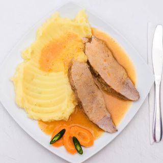 Friptură de porc cu piure de cartofi