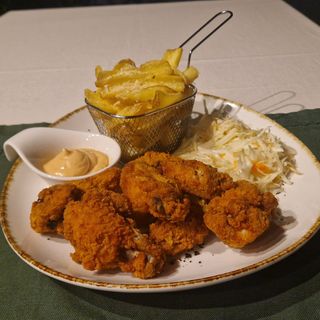 Aripioare crocante cu cartofi fry