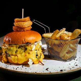 Special cheeseburger by Ayo