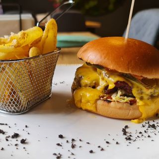 Dublu Cheeseburger