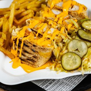 Crazy toast in baie de cheddar + + doza 0.25l Pepsi