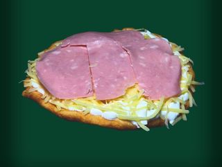 Langos cu smantana, cascaval si sunca 240g