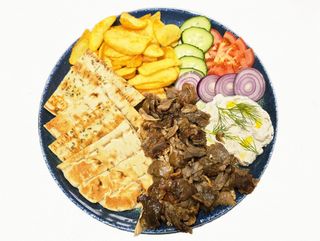 Gyros de vițel la farfurie