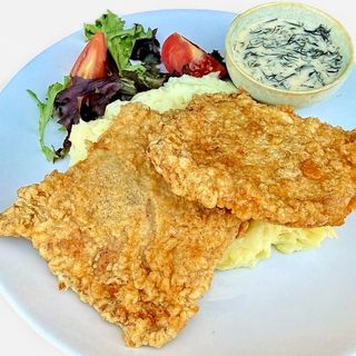 Snitzel de Pui crocant, cartofi pai si sos de marar - NOU!