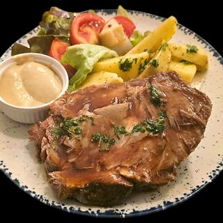 Ceafă de Porc fragedă lângă cartofi cu Slăninuță - NOU!
