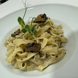 Tagliatelle cu trufe