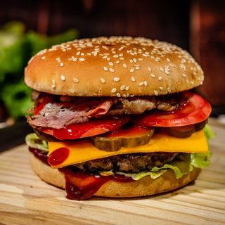 Giant Spicy Jack Burger + Cartofi prajiti