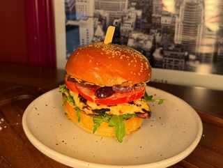 Burger Mediterranean